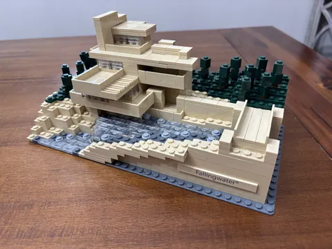 LEGO ARCHITECTURE: Fallingwater (21005) - Frank Lloyd Wright (2009)