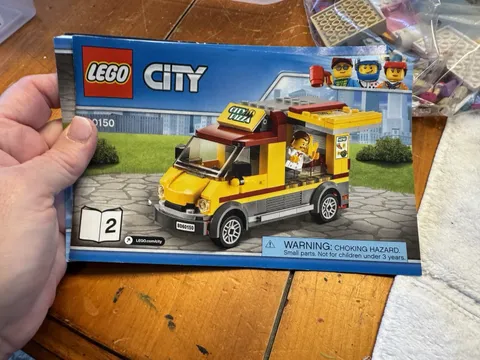 LEGO City Great Vehicles Pizza Van (60150) inComplete Set 249 pcs