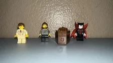 LEGO Studios 1381 Vampire’s Crypt Minifigures and Coffin