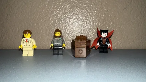 LEGO Studios 1381 Vampire’s Crypt Minifigures and Coffin