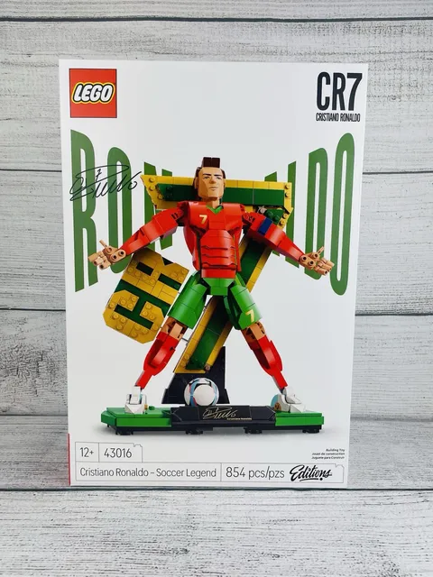 LEGO Editions 43016 CR7 Cristiano Ronaldo – Soccer Legend 854 pcs World Cup NEW