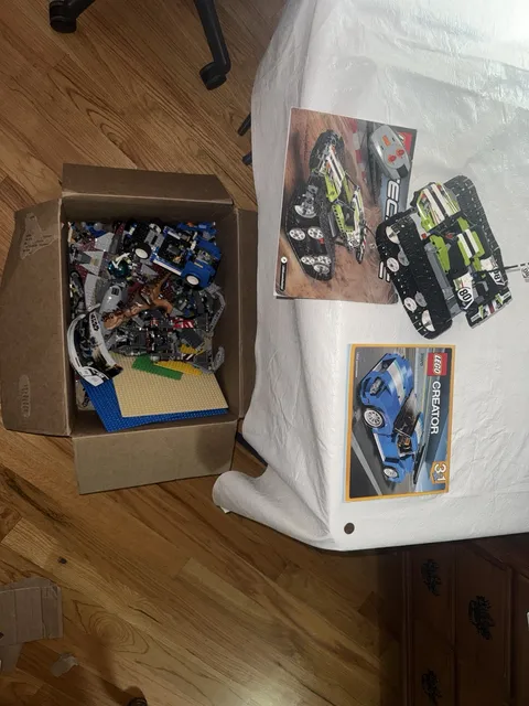 Lego Lot: Star Wars, Tecnic, Jurassic Park, and MORE