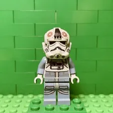 LEGO Minifigure AT-AT Driver Dark Red Imperial Logo sw1104 Star Wars