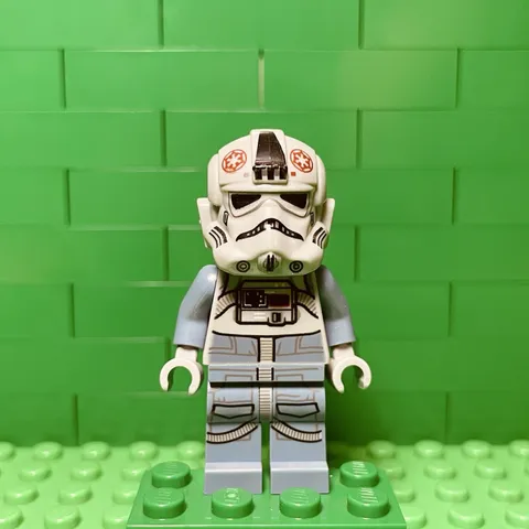 LEGO Minifigure AT-AT Driver Dark Red Imperial Logo sw1104 Star Wars