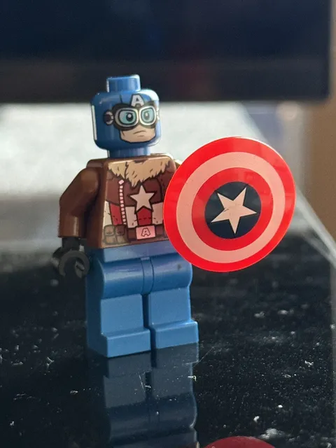 LEGO Pilot Captain America Mini-figure with Shield 76076   
