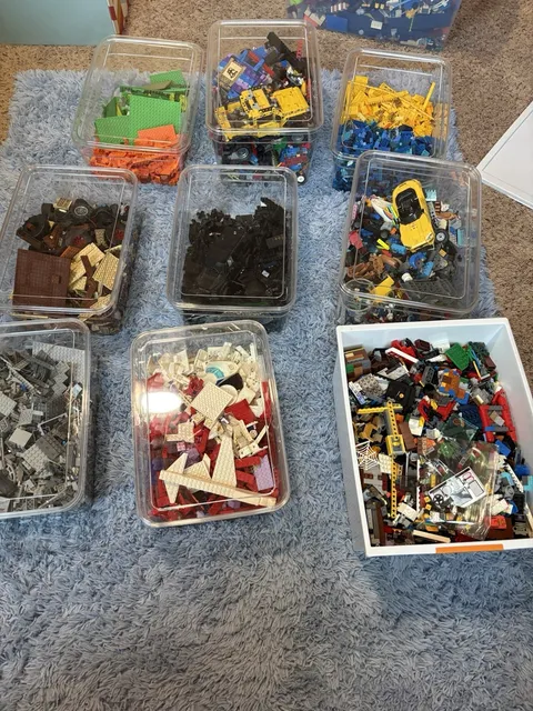 LEGO Bricks And 165+ LEGO Instruction Manuals-see photos