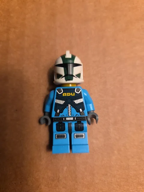 Lego Star Wars Alien Defense Mini Figure in Blue Space Uniform
