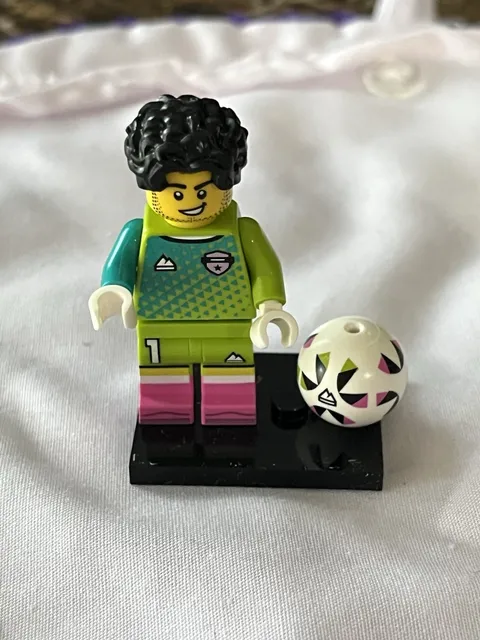 LEGO Minifigures Series 29 Goal Keeper Soccer Player Minifigure w/ Ball 71052