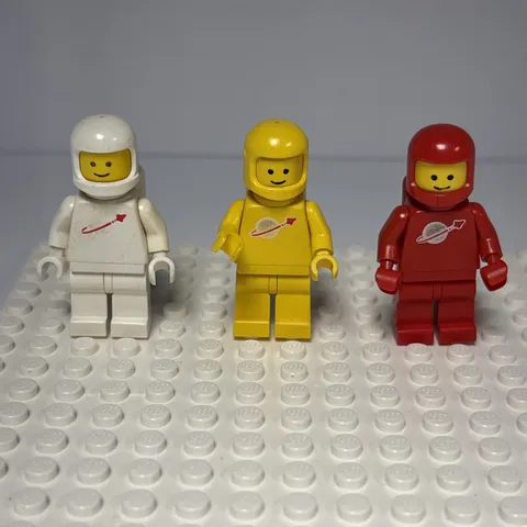3 LEGO Vintage Very Old Space Minifigures READ DISCRIPTION