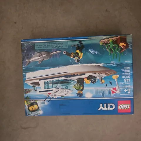 LEGO CITY: Diving Yacht (60221)