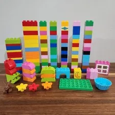 LEGO DUPLO Brick Mixed Lot of 117 Pieces With Storage LEGO Yellow Brick Bin