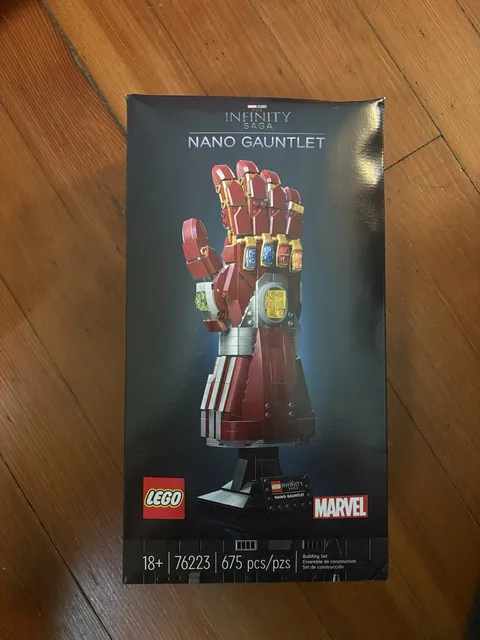 LEGO Super Heroes: Nano Gauntlet (76223) Damaged Box