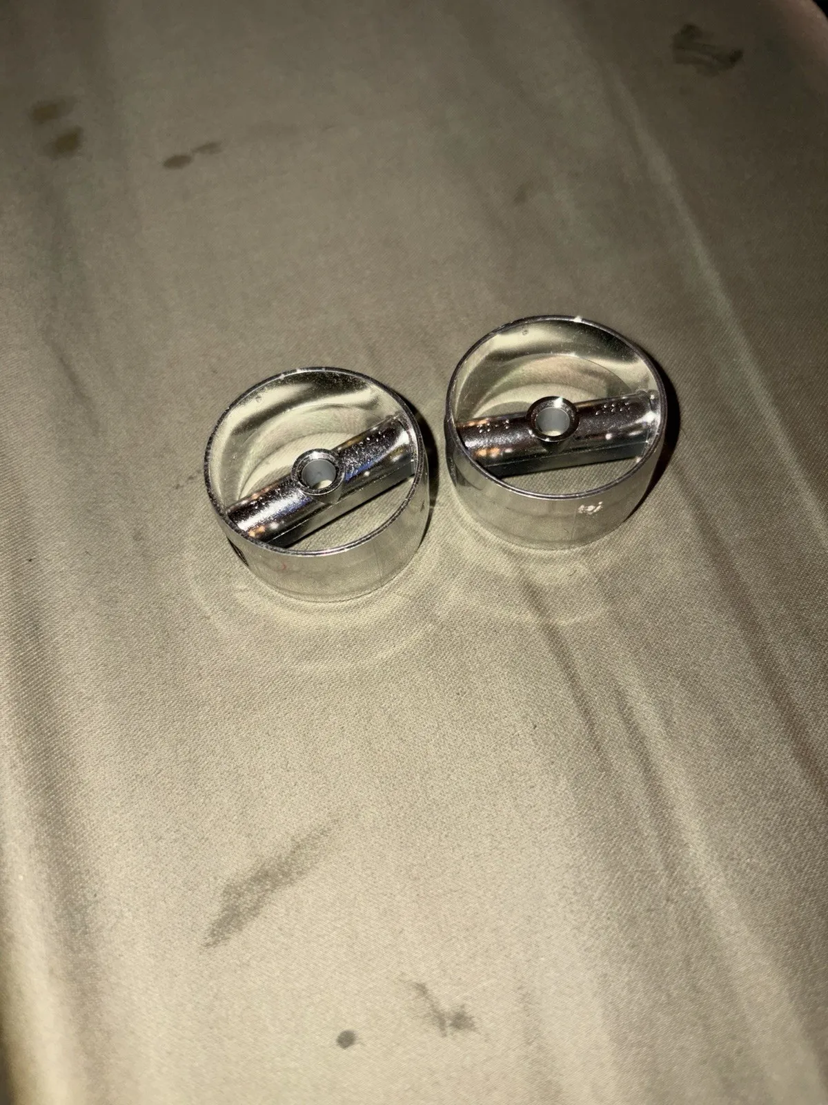 2x LEGO 2002 Star Wars CHROME SILVER Cylinder 4x4 41531 Naboo Starfighter UCS