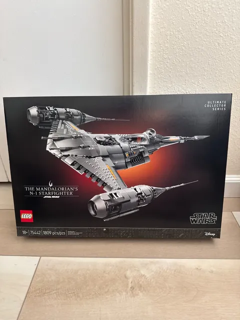 Lego 75442 Star Wars The Mandalorian's N-1 Starfighter: UCS Set 