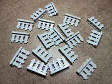 LEGO BULK LOT OF 18 WHITE PALED PICKET FENCE 1X4X2 #33303