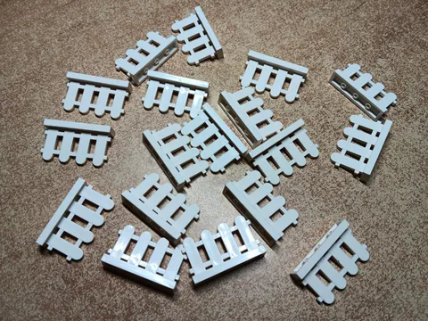 LEGO BULK LOT OF 18 WHITE PALED PICKET FENCE 1X4X2 #33303