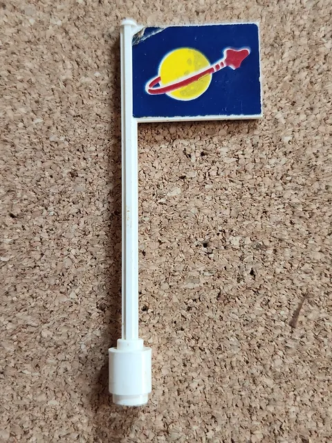 Vintage LEGO Classic Space Flag 6970 Beta Command Base