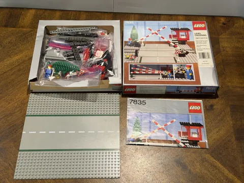 Lego Vintage 4.5V Trains 7835 Level Crossing 1985 Complete w/ Instructions & Box