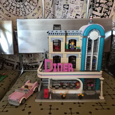 LEGO® Creator Expert 10260 Downtown Diner 100% Complete No Instructions READ!