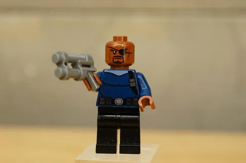 LEGO Minifigure NICK FURY sh056 from set 76004 Marvel Comics Shield Agent