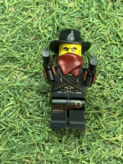 Lego Bandit Minifigure Collectible Series 6 CMF Complete w/ Black Revolvers