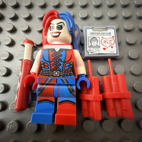 LEGO® Harley Quinn Minifigure DC Batman Villain Baseball Bat sh0260