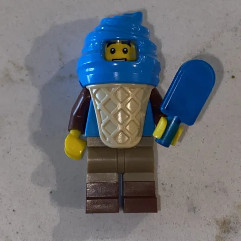 Ice Cream Guy Dark Azure Cone Swirl City LEGO® Minifigure Mini Figure
