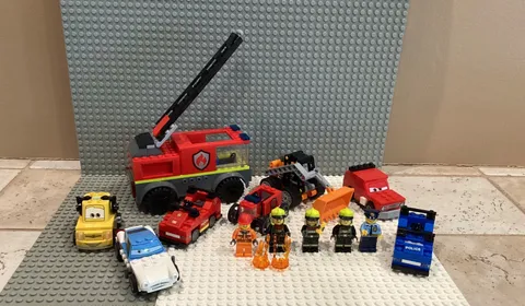 LEGO Lot of 13 Misc Vehicles & Minifigures From Disney/City/Legoland As Is