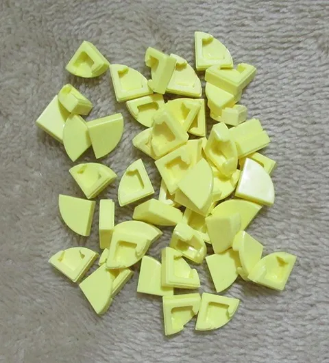 LEGO Tile, Round 1 x 1 Quarter Bright Light Yellow no. 25269 (Qty 50) *NEW*