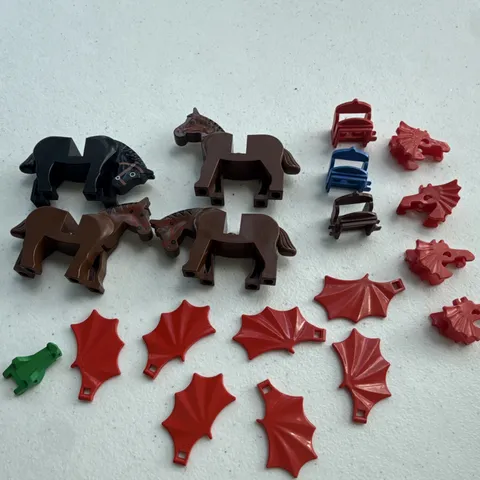 Vintage Lego Horse’s and pieces pictured.