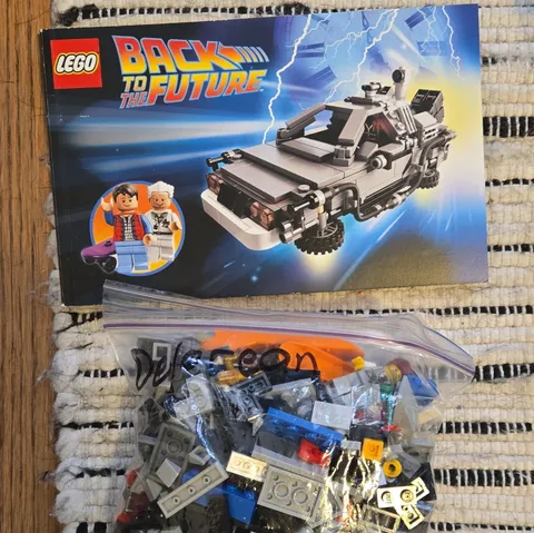 LEGO Back to the Future Mini Delorean w/ Instruction Manual. Set 21103.