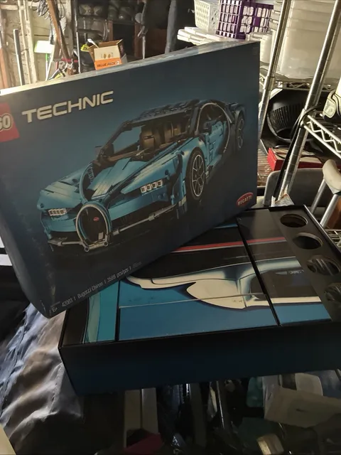 LEGO Technic 42083 Bugatti Chiron Original Box + Manuals + Inserts
