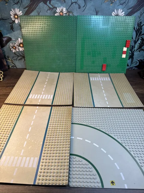 LEGO Bulk Lot — 5 Pounds Total, Includes 4 Road Baseplates & 2 Green Baseplates
