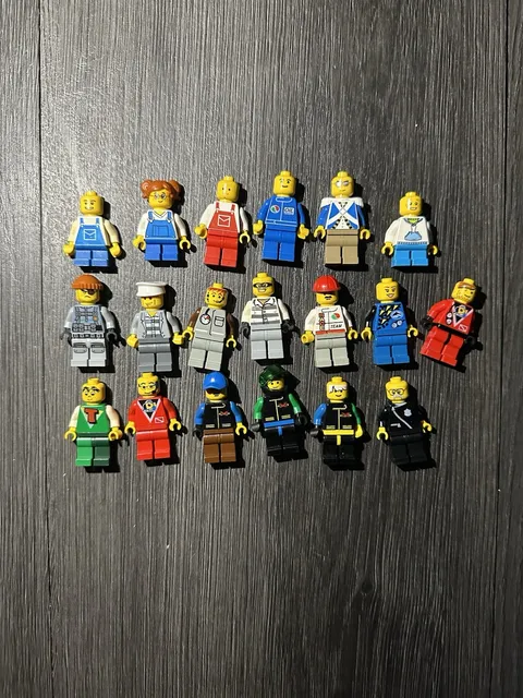 Vintage Older Lego Minifigure Lot City Racing Police LOT of 19