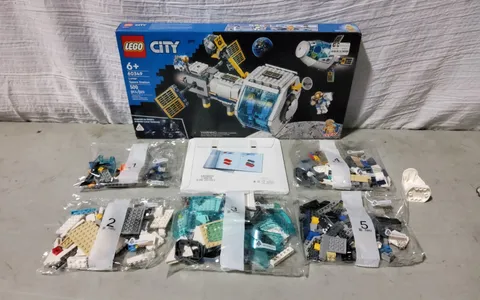 LEGO City: Lunar Space Station 500 Pieces 60349