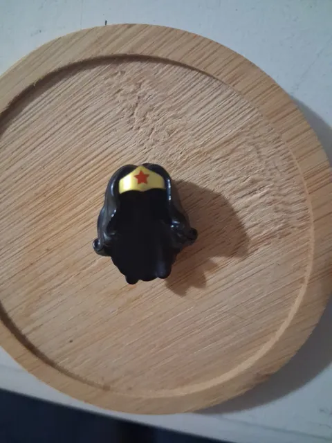 LEGO - Minifig, Headgear Hair Long Wavy - Gold Tiara & Red Star (Wonder Woman) 