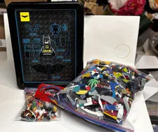 The LEGO Batman Movie Large Storage Box (4094) with 6lbs Misc Lego & Minifigs