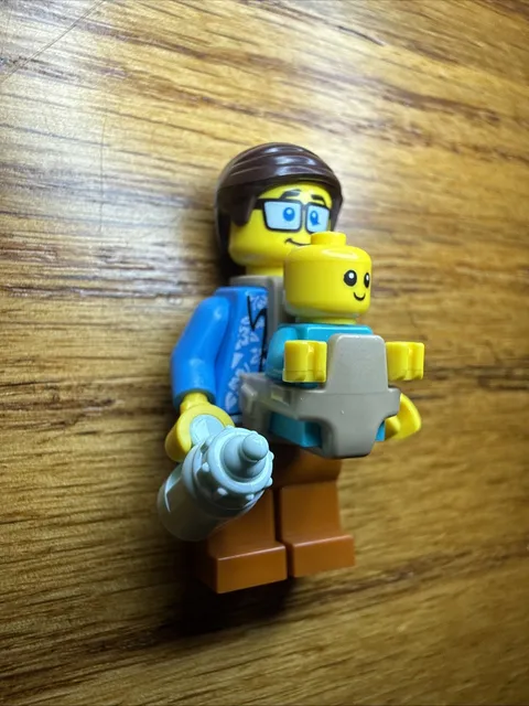 LEGO DAD With Baby In Carrier Minifigure w/bottle