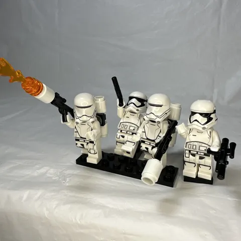 LEGO Star Wars First Order Flametrooper SW0666 Stormtrooper SW0667 Minifigures