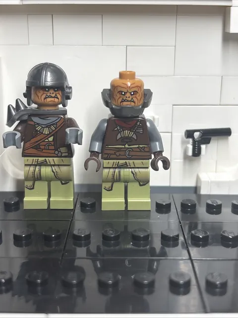 LEGO® Minifig sw1060 - Klatooinian Raider with Helmet Minifigure