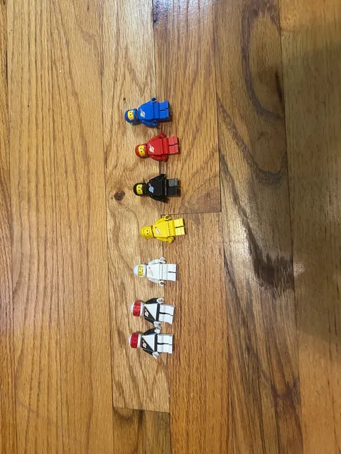 Vintage LEGO Minifigure Classic Space Spaceman Lot of 4 Red Blue Yellow White