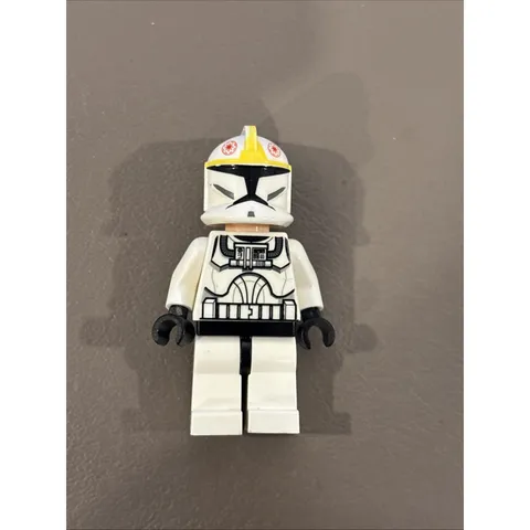 Lego Clone Trooper Pilot (Phase 1) Minifigure #sw0191 Yellow Markings Large Eyes