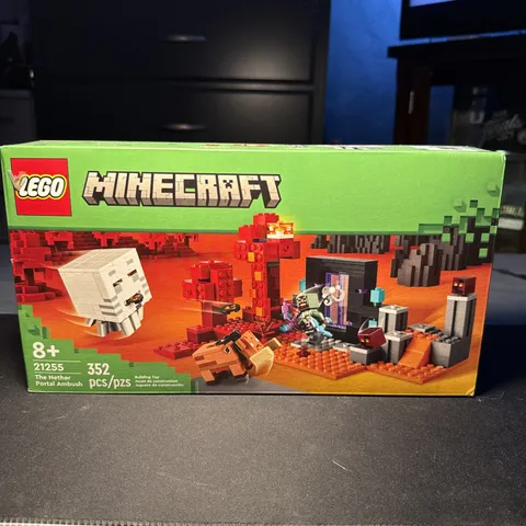 LEGO Minecraft The Nether Portal Ambush 21255 New Sealed Retired