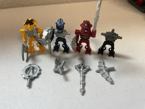 LEGO BIONICLE Minifigure Lot of 4 w/ Weapons & Accessories, Fantasy Figures