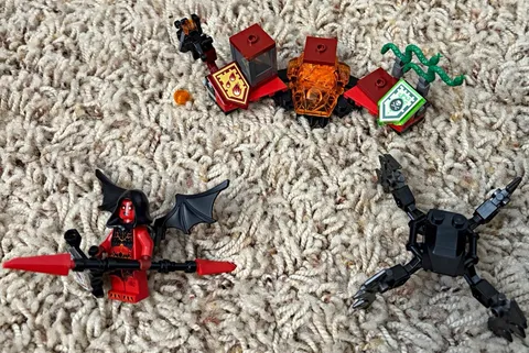 LEGO NEXO KNIGHTS 70335 Ultimate Lavaria Bat Minifigure w/ Instructions, no box