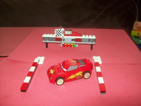 LEGO DISNEY CARS PARTS & PIECES FOR SET # 8423 WORLDGRAND PRIX RACING CAVALRY