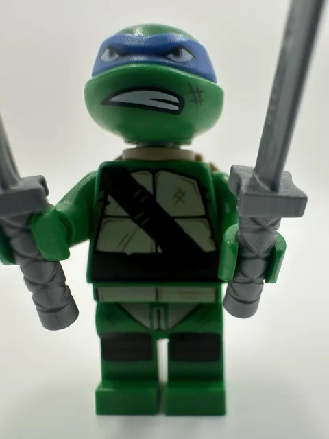 LEGO Teenage Mutant Ninja Turtles Minifigure Leonardo with Swords TMNT