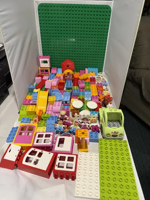 LEGO DUPLO CAFE/BOX-OF-FUN 15x15 BUILDING MAT MIX 150+ PCS STORAGE GENTLY USED