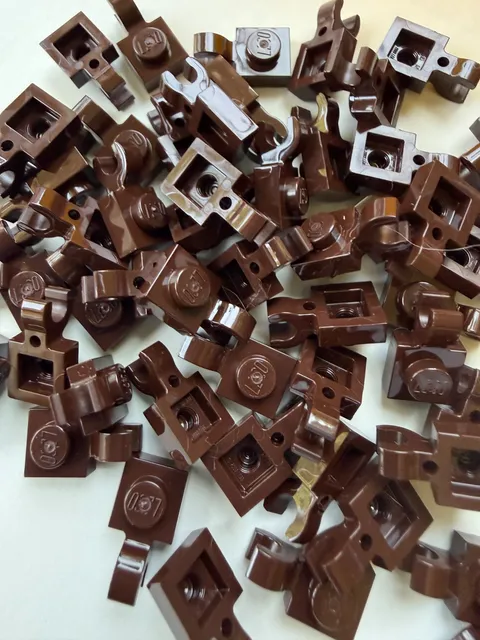 LEGO-NEW-#61252- DARK BROWN- 1 X 1 MODIFIED PLATE W/OPEN O CLIP-10 PIECES