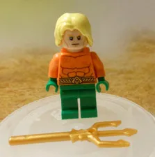 Lego  76000 ARTIC BATMAN MINI FIGURE Aquaman SH050 W TRIDENT ORANGE/GREEN 2013